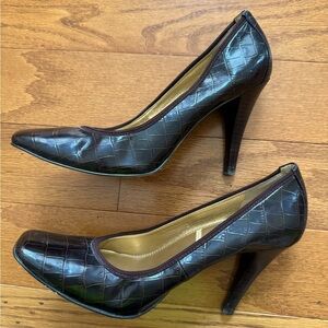 Tahari Dark Brown Croc-Embossed Vintage Women's Pumps